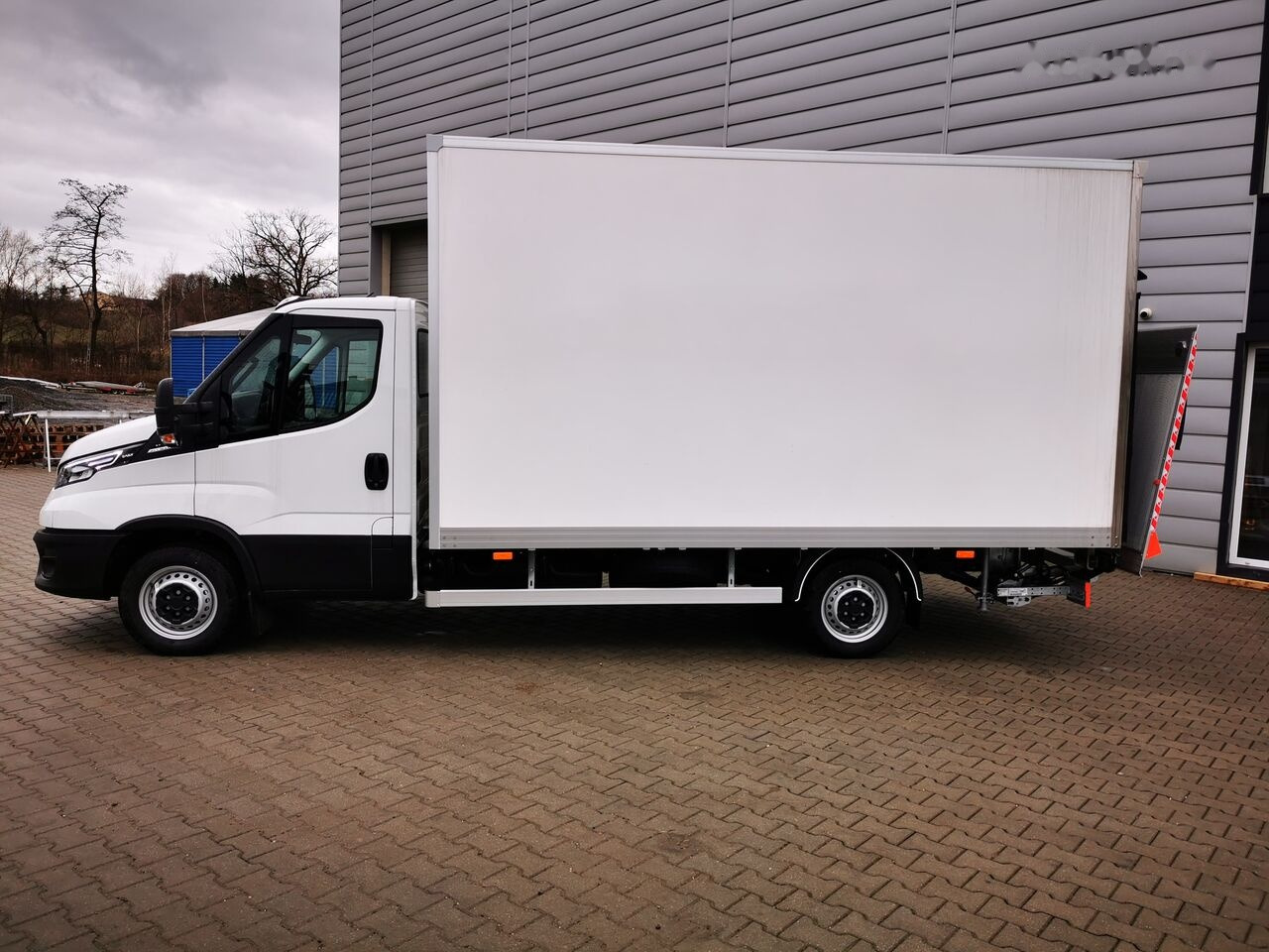 Leasing de IVECO IVECO DAILY KONTENER + WINDA IVECO IVECO DAILY KONTENER + WINDA: foto 3