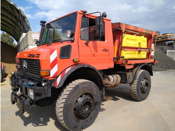 Camión volquete UNIMOG