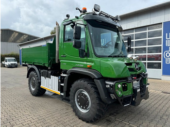 Camión volquete UNIMOG