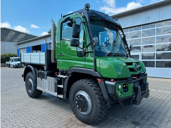 Camión volquete UNIMOG