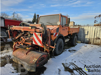 Camión volquete UNIMOG