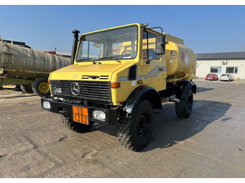 Camión cisterna UNIMOG