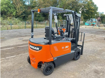 Carretilla elevadora eléctrica Doosan B30X-7 PLUS: foto 3