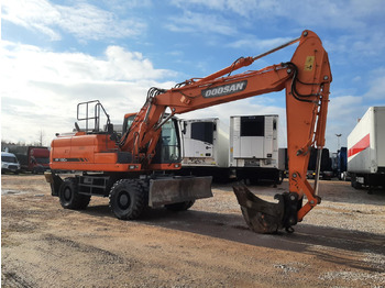 Excavadora de ruedas DOOSAN