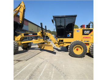 Grader CATERPILLAR 140K