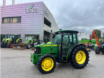 Tractor JOHN DEERE