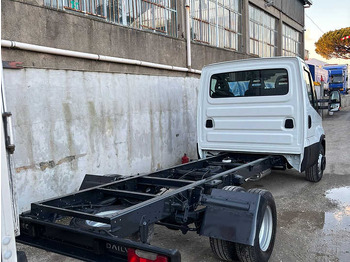 Furgoneta Iveco Daily 70c17 a telaio: foto 2