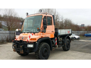 Camión volquete UNIMOG U500