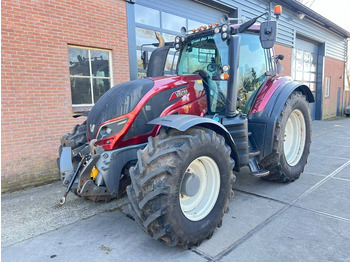 Tractor VALTRA T174