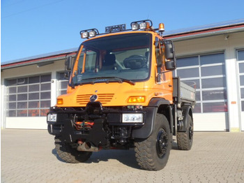 Camión volquete UNIMOG U500