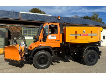 Camión volquete UNIMOG U500