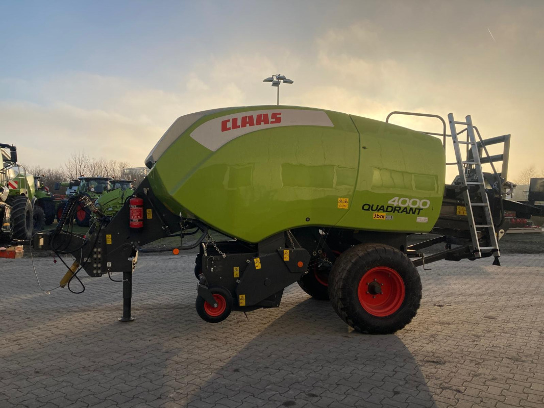 Empacadora de pacas cuadradas CLAAS Quadrant 4000: foto 6