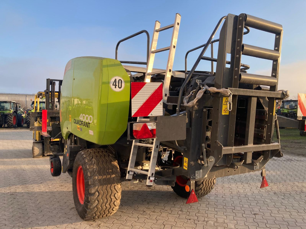 Empacadora de pacas cuadradas CLAAS Quadrant 4000: foto 7