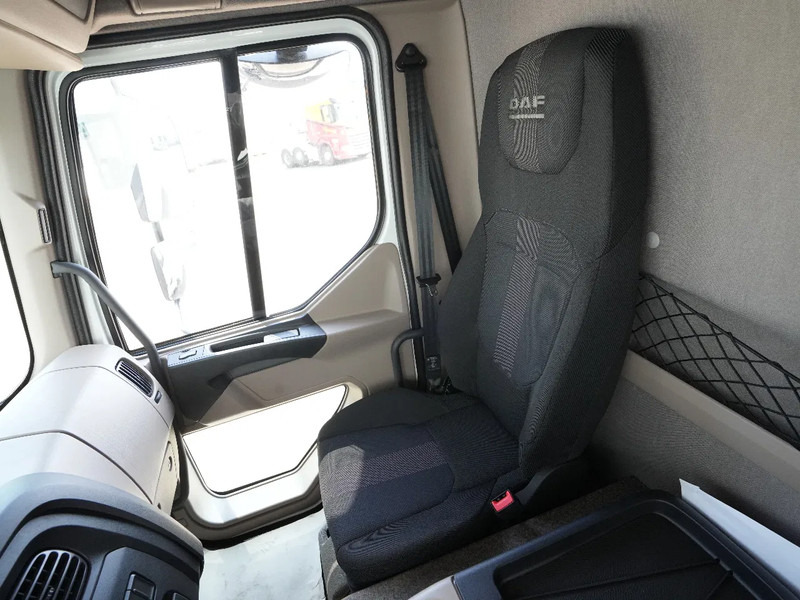 Camión caja cerrada nuevo DAF XB 210 FA 12T NEW: foto 17