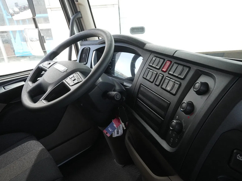 Camión caja cerrada nuevo DAF XB 210 FA 12T NEW: foto 19