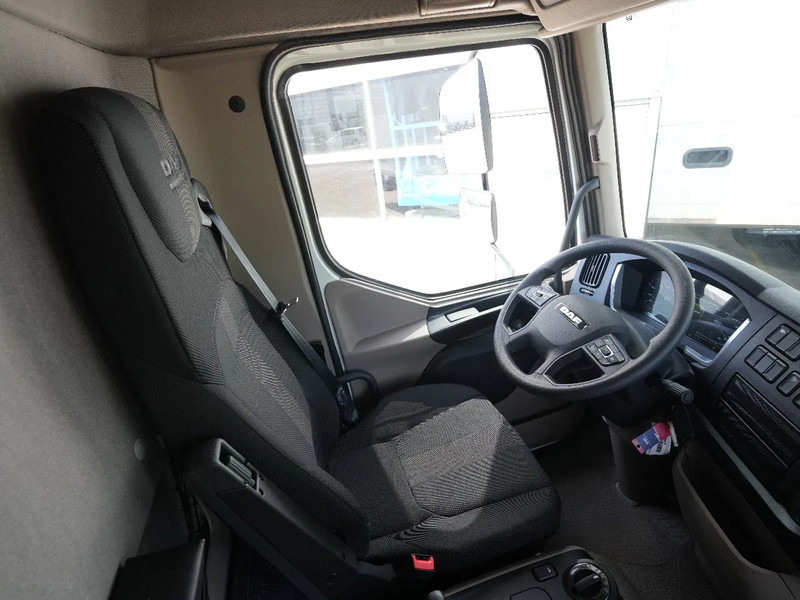 Camión caja cerrada nuevo DAF XB 210 FA 12T NEW: foto 18