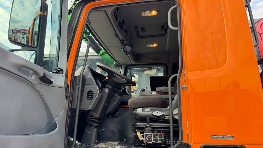 Leasing de Mercedes-Benz Actros 1832 AK tipper 4x4 - crane Fassi 9.2M - remote control  Mercedes-Benz Actros 1832 AK tipper 4x4 - crane Fassi 9.2M - remote control: foto 27