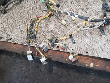 Cables/ Alambres para Tractor New Holland T5.95, T5.105, T5.115 Cab Wiring Loom, Fuse Box 47915451: foto 10