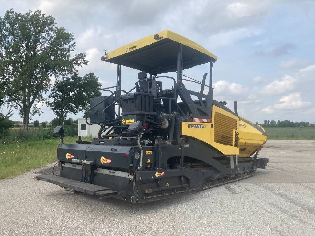 Pavimentadora de asfalto BOMAG BF 800C S600: foto 7