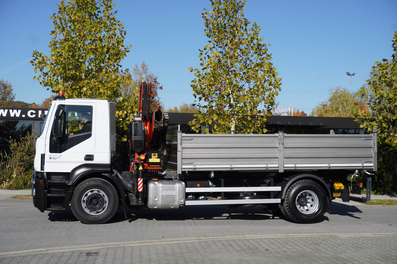 Camión caja abierta, Camión grúa IVECO Stralis 310 E6 / NEW 3-sided tipper / Fassi F135 crane with remote control: foto 23