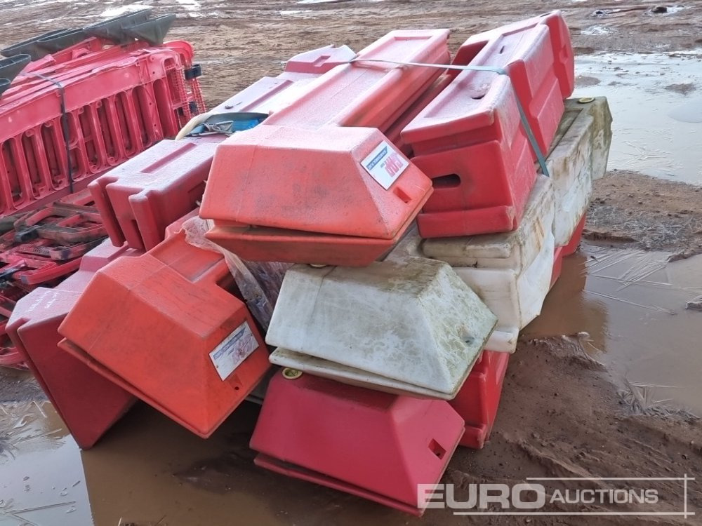 Equipo de construcción Bundle of Water Filled Barriers (4 of), Bundle of Plastic Barriers (2 of): foto 8